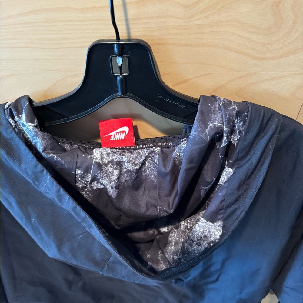 Nike International Windrunner jacket - image 6